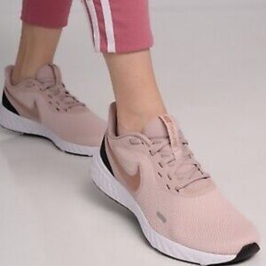 Nike Women’s Revolution 5 Barely Rose